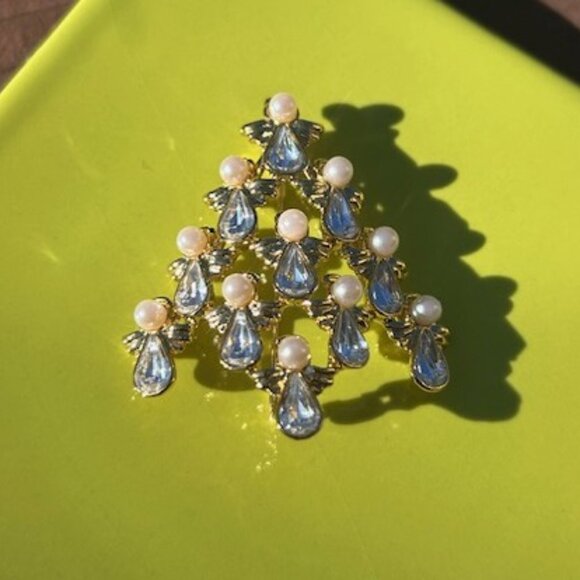 HOLIDAY🎄🎄NINA RICCI for AVON “Tree of Angels” Gold Christmas BROOCH - Picture 5 of 9